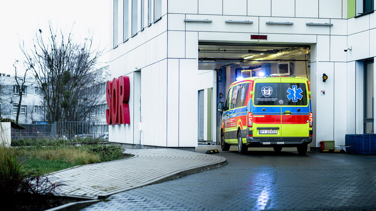 Szpital w Poznaniu z nową karetką od Volkswagen Poznań